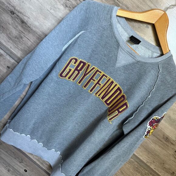 Gryffindor Gray Sweatshirt - Picture 4 of 10